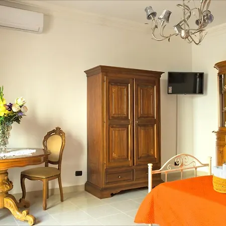 Antico Borgo לינה וארוחת בוקר סן פנקרציו סלנטינו